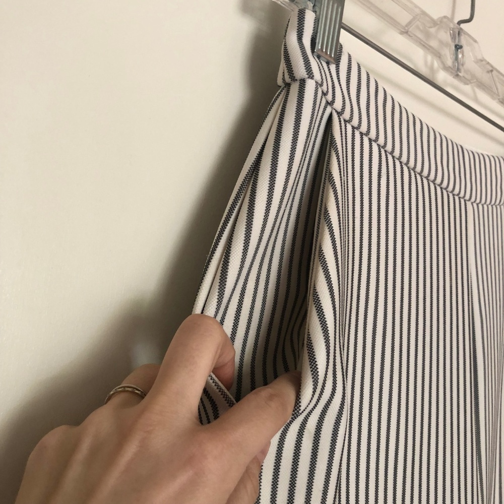 English Factory High-Waisted Ruffled Culottes - Picture 3 of 8